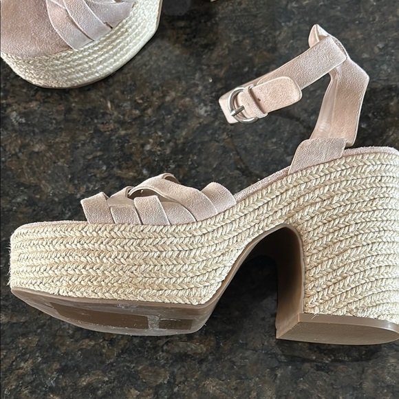 New Marc Fisher Cream Platform Sandals with Block Heel leather 9.5 - Picture 2 of 4